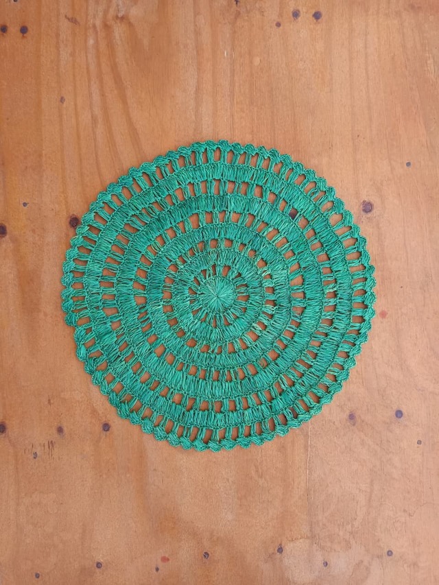 Sousplar azul de crochê com fibra de buriti  (PAR)