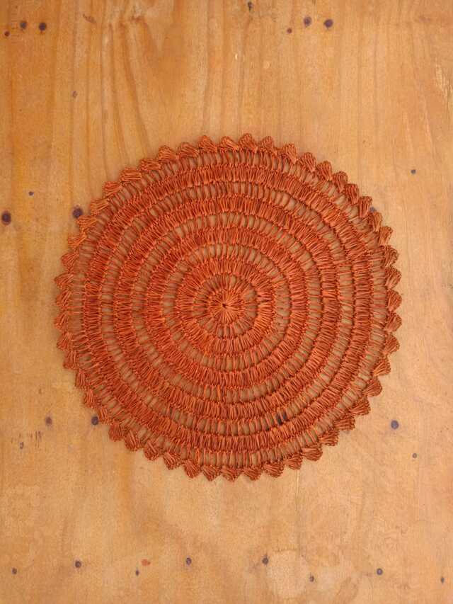 Sousplar  Marrom de crochê com fibra de buriti (PAR)